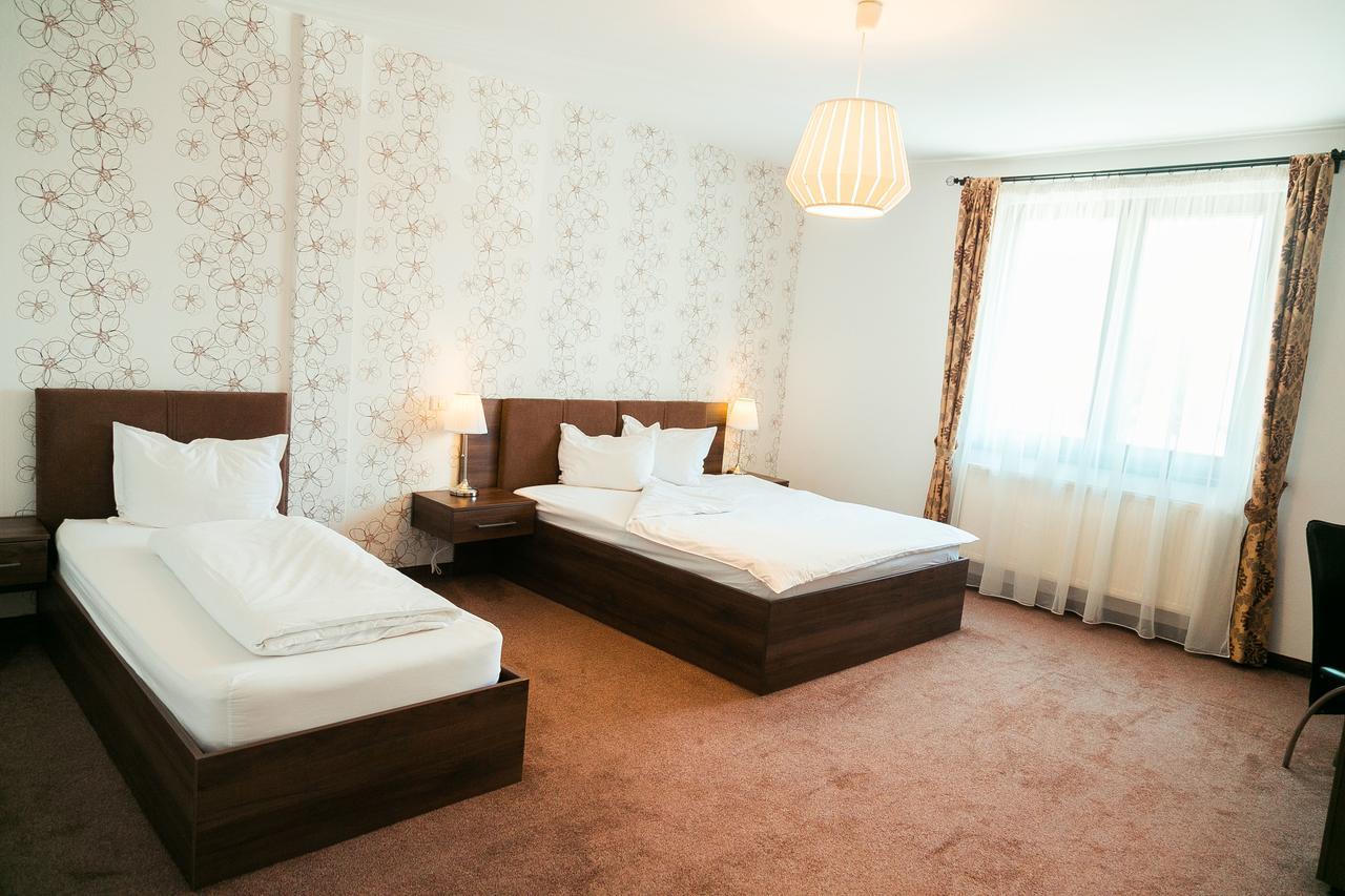 Elegant House Hotel Fagaras Exterior photo