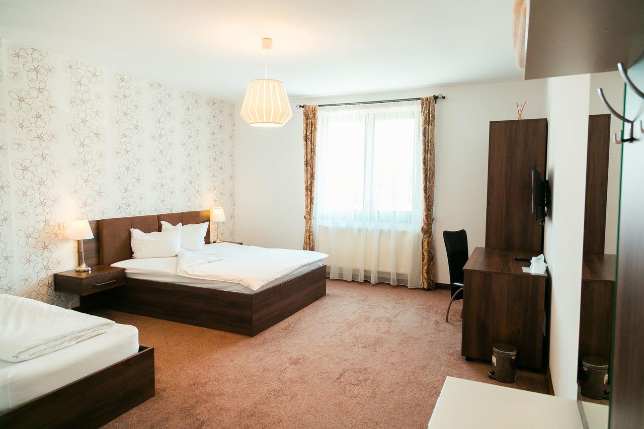 Elegant House Hotel Fagaras Exterior photo