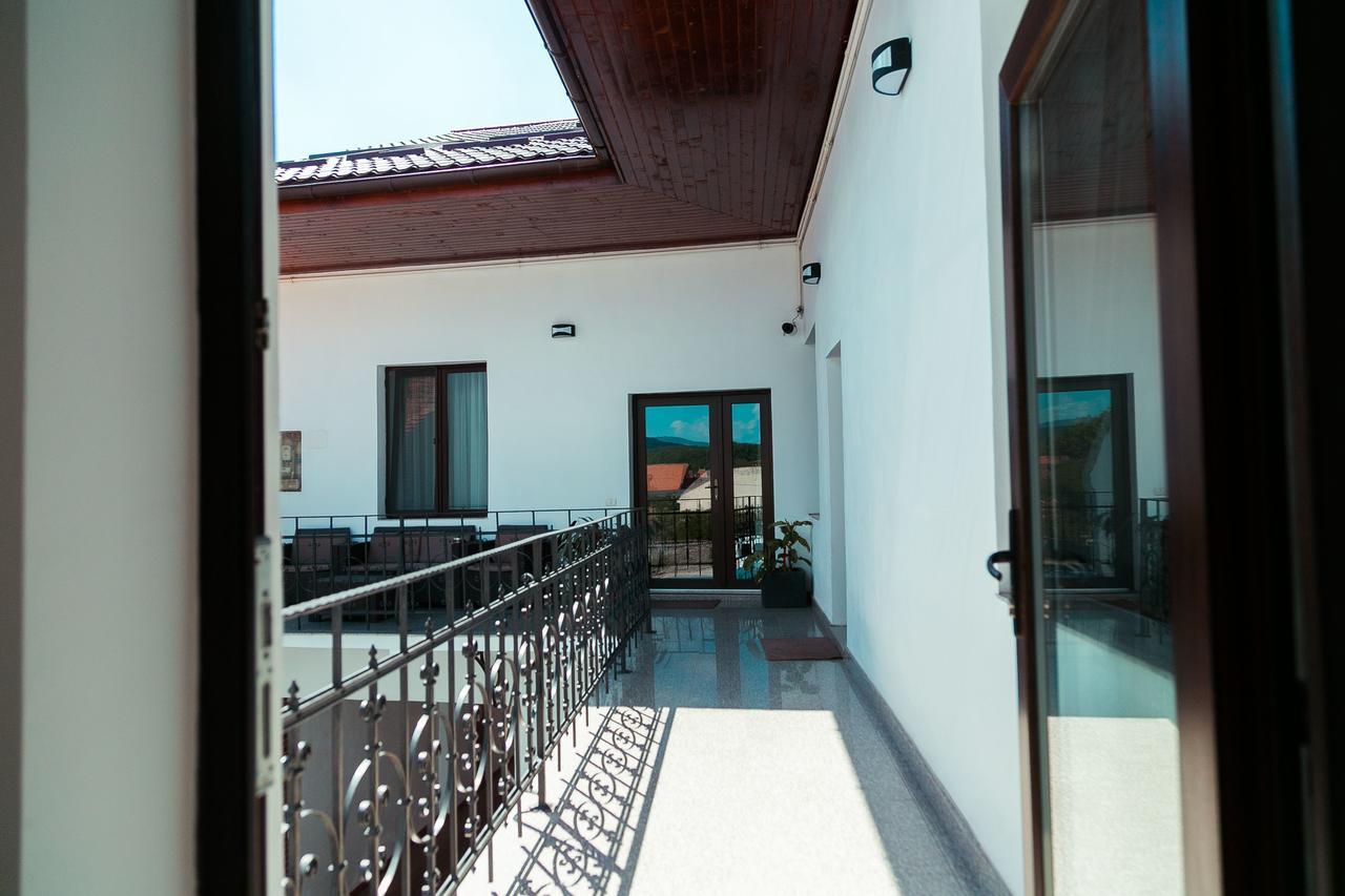 Elegant House Hotel Fagaras Exterior photo