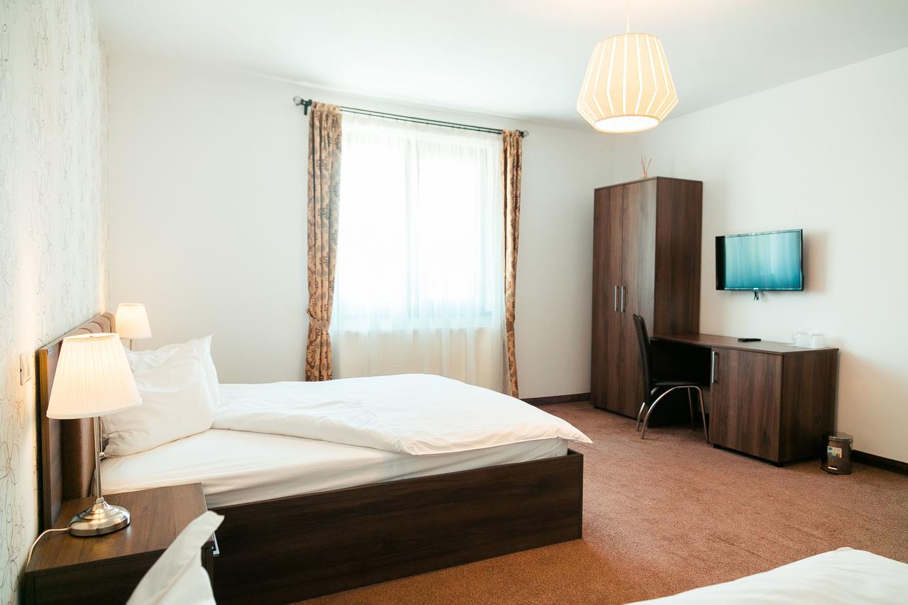 Elegant House Hotel Fagaras Exterior photo