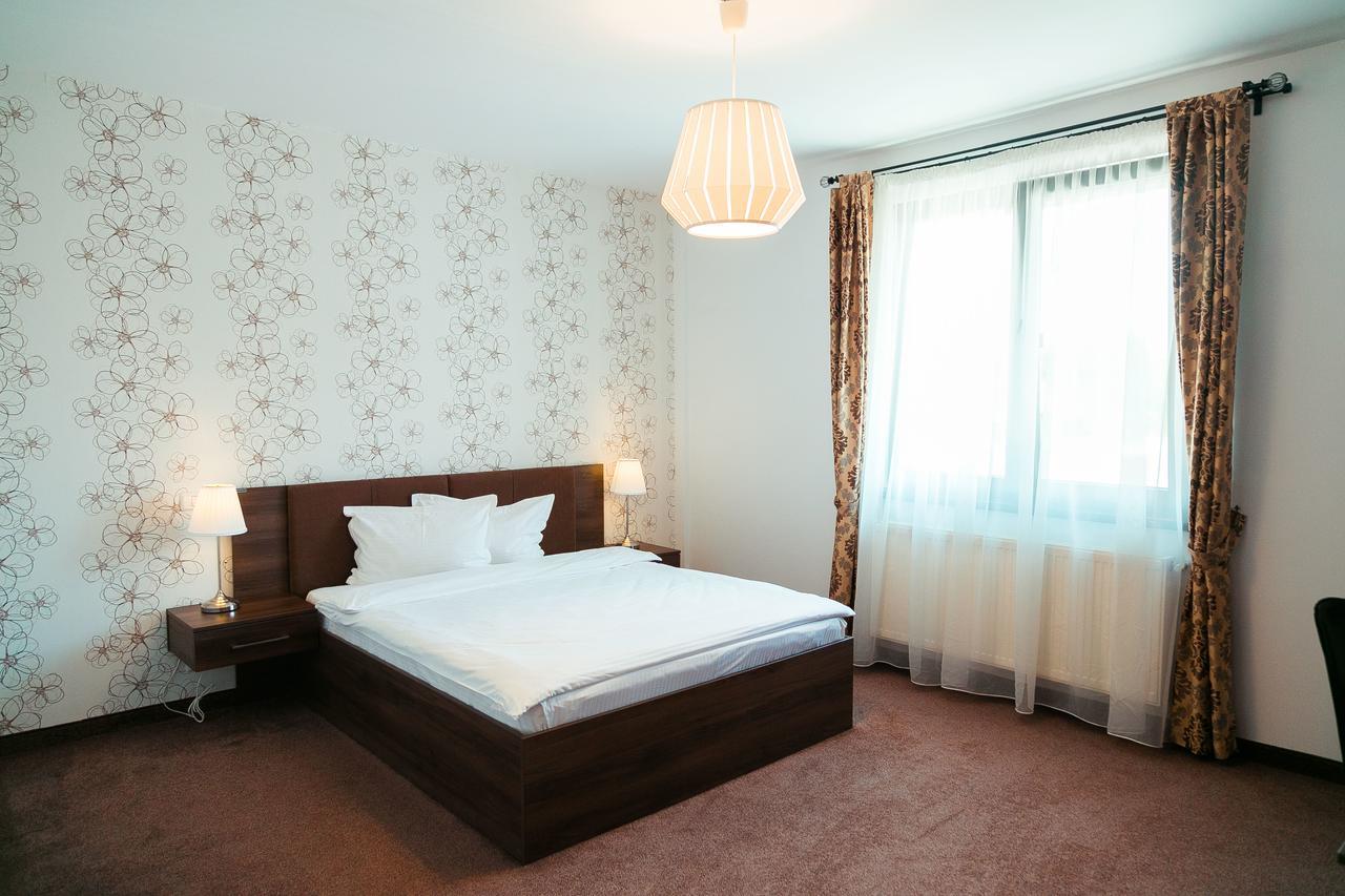 Elegant House Hotel Fagaras Exterior photo